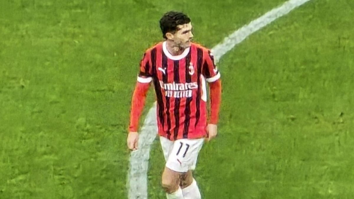 Christian Pulisic in action for AC Milan in the red and black striped shirt